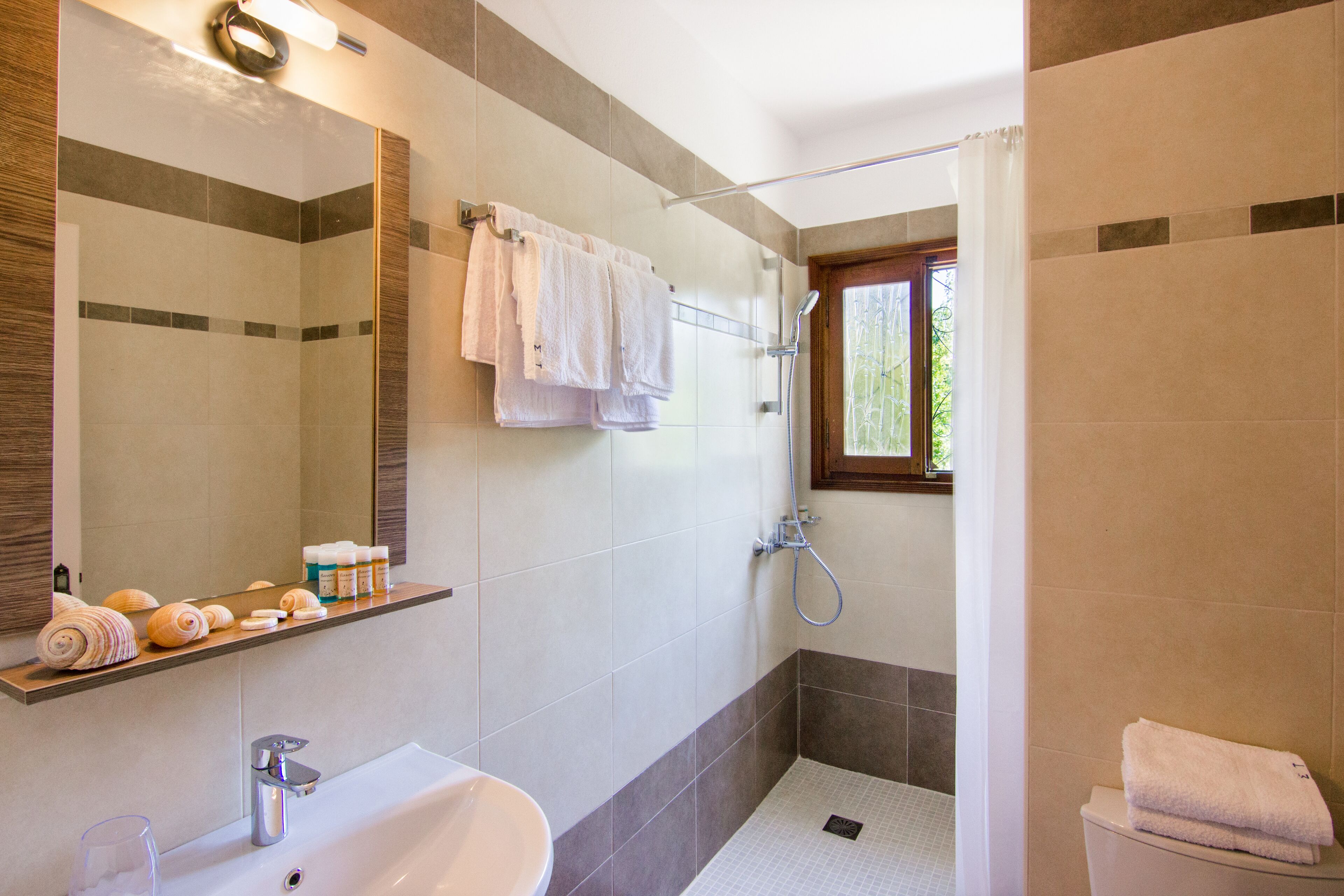 Rooms To Let In Skiathos Town - Enjoy Your Visit In Our Mediterranean Garden