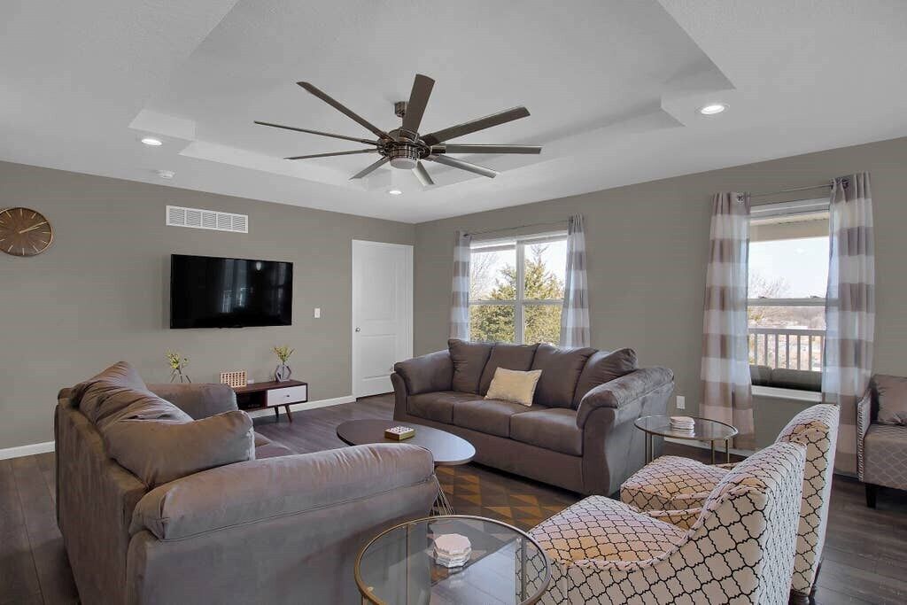 The Bittersweet Inn: Brand new 6 bed 5 bath house