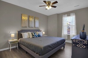 6 bedrooms, iron/ironing board, WiFi, bed sheets - The Bittersweet Inn: Brand new 6 bed 5 bath house (Hermann)