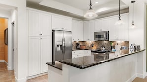Coffee/tea maker, fridge, microwave, oven - 🏖️Mauna Lani Townhome with Private Beach Club Access | Kulalani 404 (Kamuela)