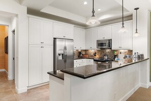 Private kitchen - 🏖️Mauna Lani Townhome with Private Beach Club Access | Kulalani 404 (Kamuela)