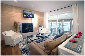 Smart TV, chimenea, reproductor de DVD, libros