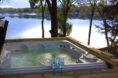Hidden Gem on the Lake Near Popular Attractions
