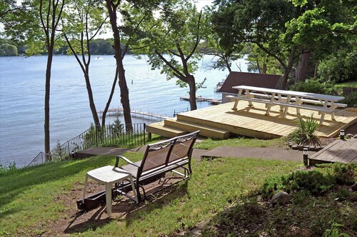 Hidden Gem on the Lake Near Popular Attractions