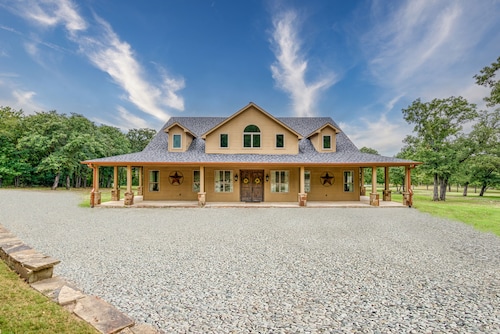 Lone Star State of Mind - 6BD/5BA w/ FIshing Pond & Fully Furnished Kitchen