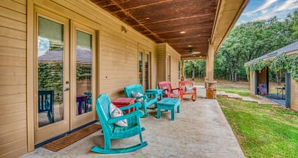 ¡Fantástica cabaña de campo grande en 18 acres arbolados!