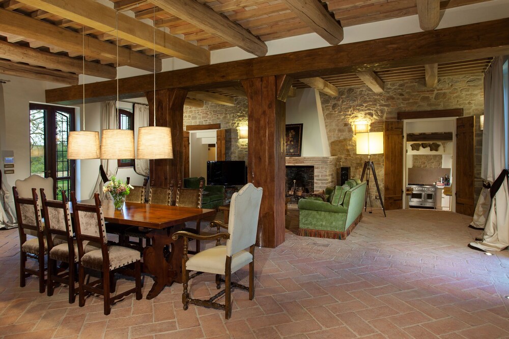 "Villa dei Cavalli" Luxury in the country with magnificent Sw. Pool in Perugia