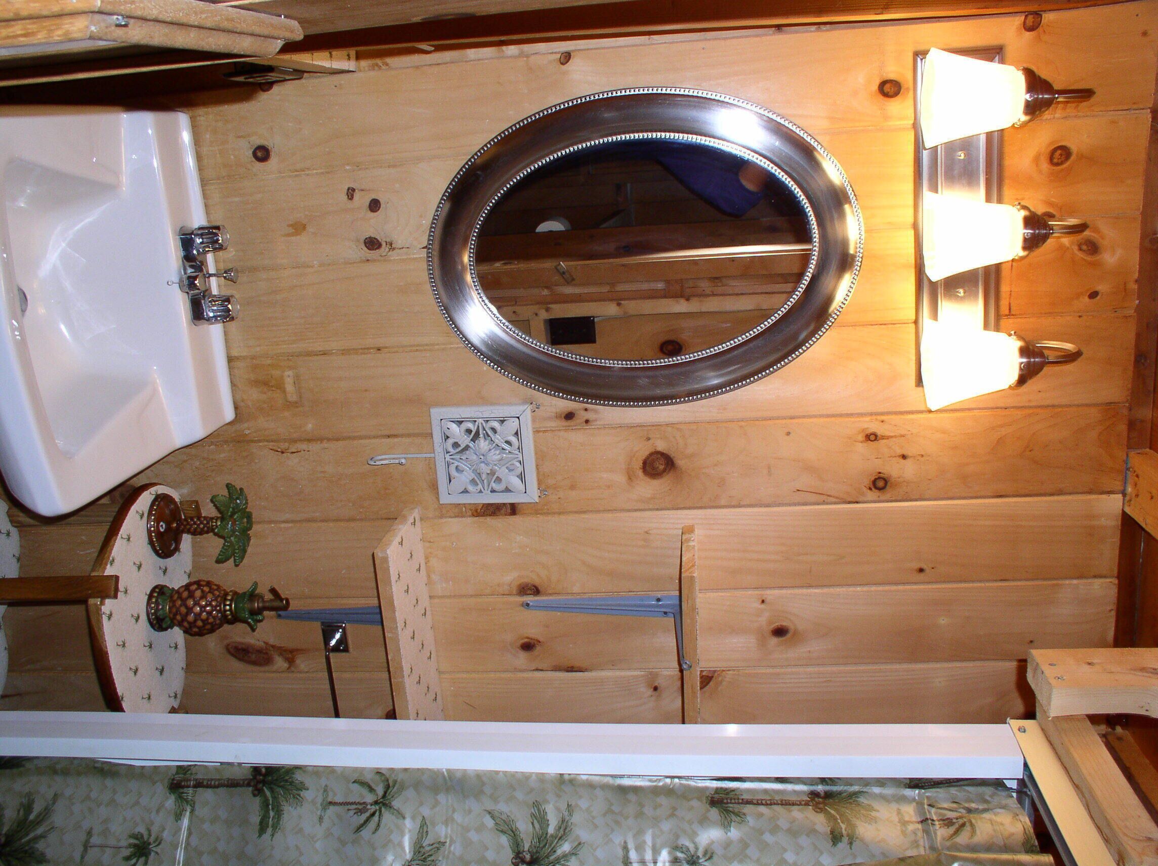 Relax in our comfortable cottage and enjoy the beautiful beach and glacial lake