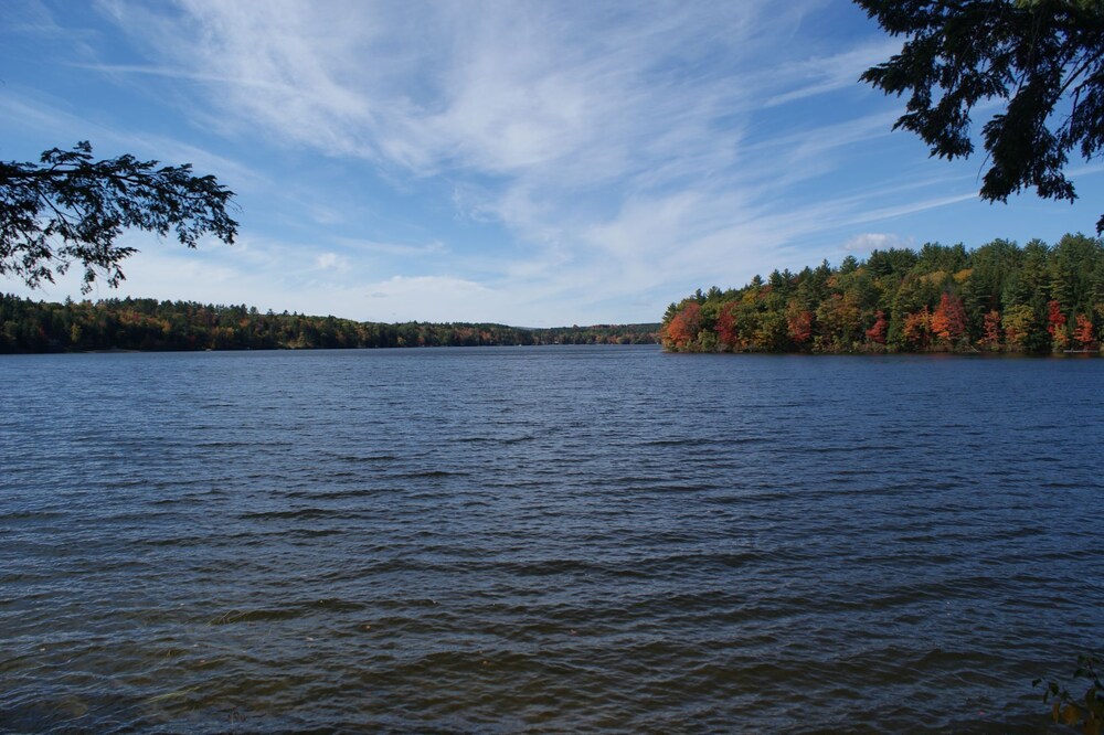 Relax in our comfortable cottage and enjoy the beautiful beach and glacial lake