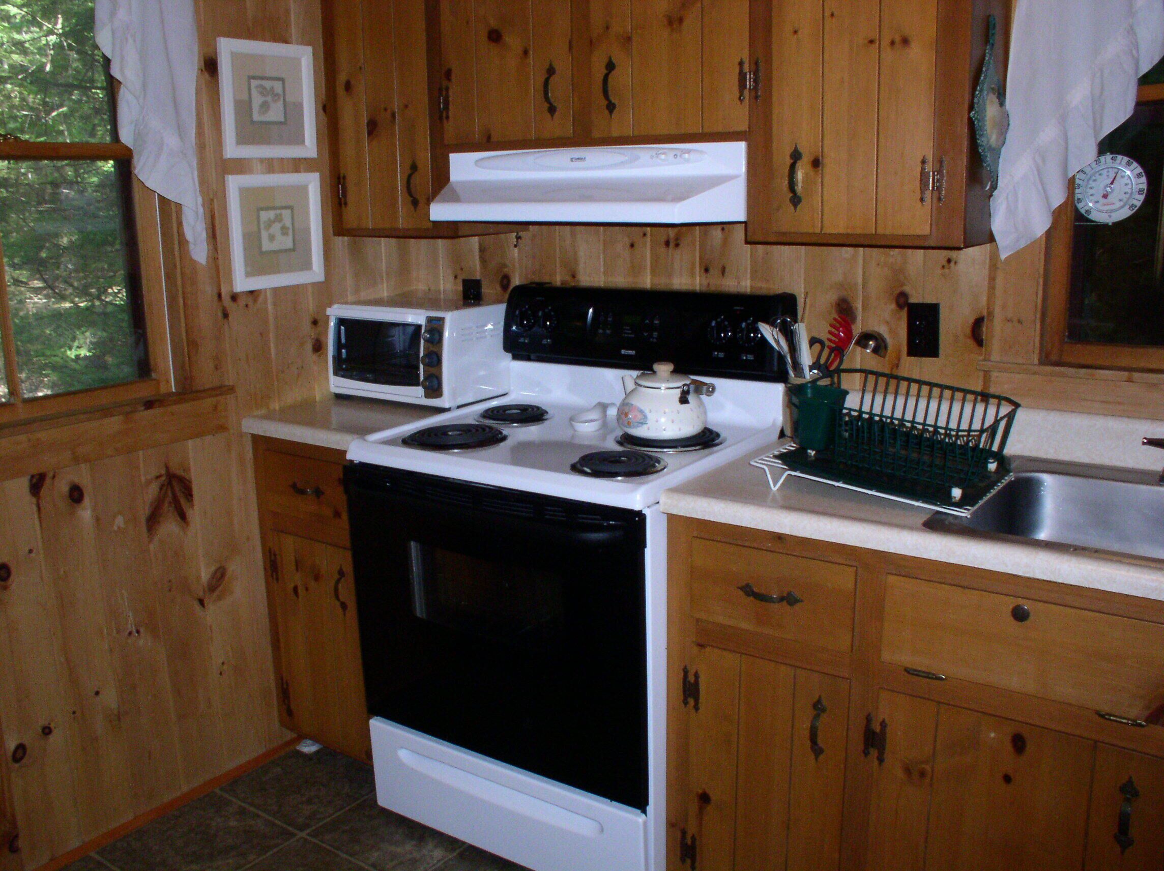 Relax in our comfortable cottage and enjoy the beautiful beach and glacial lake