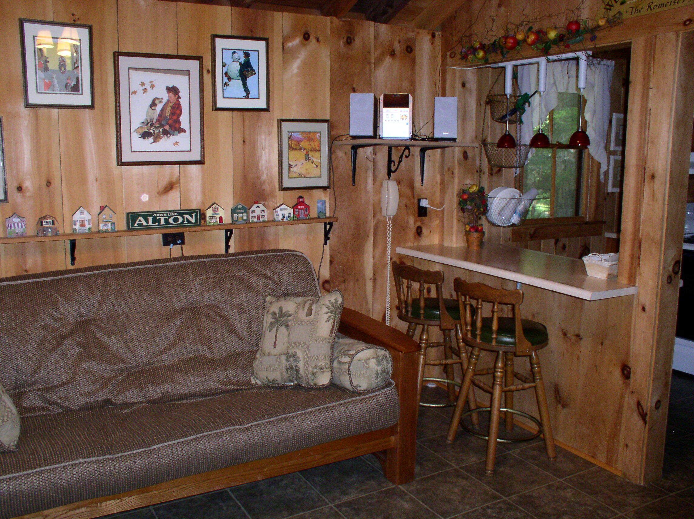 Relax in our comfortable cottage and enjoy the beautiful beach and glacial lake