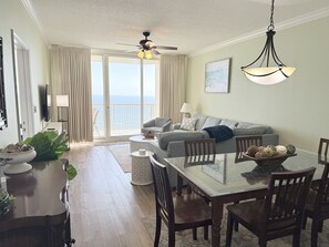 Smart TV, reproductor de DVD, futbolito y tenis de mesa