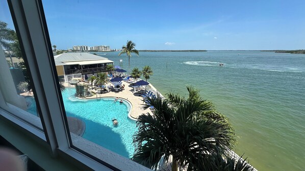 Piscina all'aperto, una piscina riscaldata