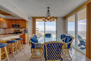 Dining - Toes In the Sand!!! (Pensacola)