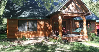 Cozy, Family Friendly Log Cabin Close To Everything!