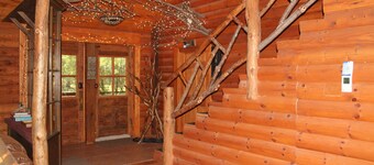Cozy, Family Friendly Log Cabin Close To Everything!