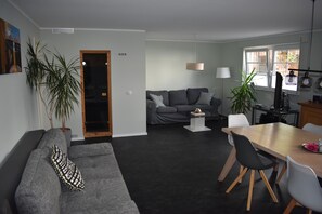 TV, books, music library - calm 82 square meters apartment, including a sauna, floor heating and a terrace (Stolberg (Rheinland))