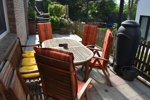 Outdoor dining - calm 82 square meters apartment, including a sauna, floor heating and a terrace (Stolberg (Rheinland))
