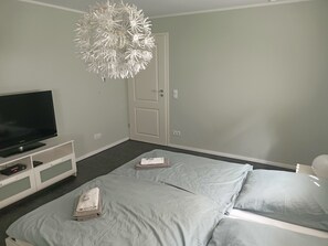 3 quartos, ferros/tábuas de passar roupa, Wi-Fi, roupa de cama