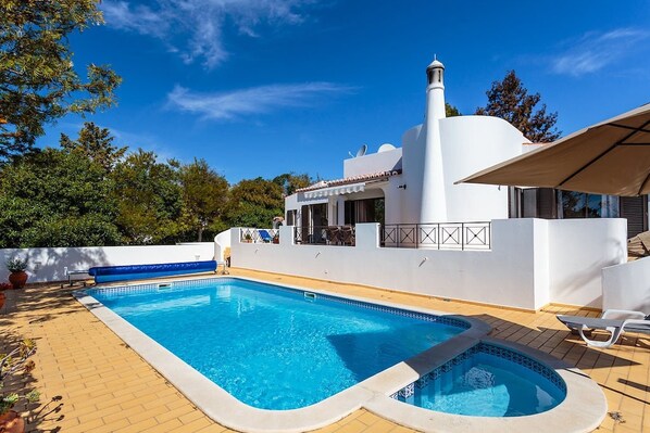 Opvarmet pool