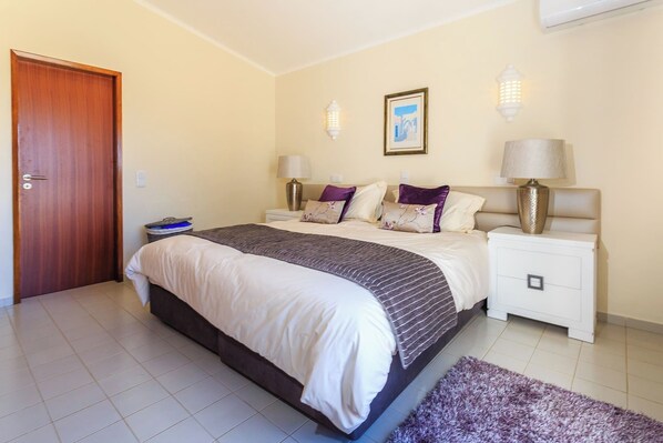 3 dormitorios, tabla de planchar con plancha, wifi gratis y ropa de cama