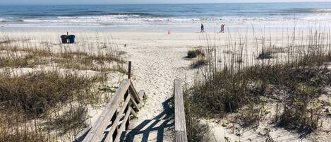 Beach nearby, sun-loungers, beach umbrellas, beach towels