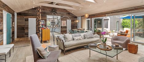 智能電視、壁爐、音響