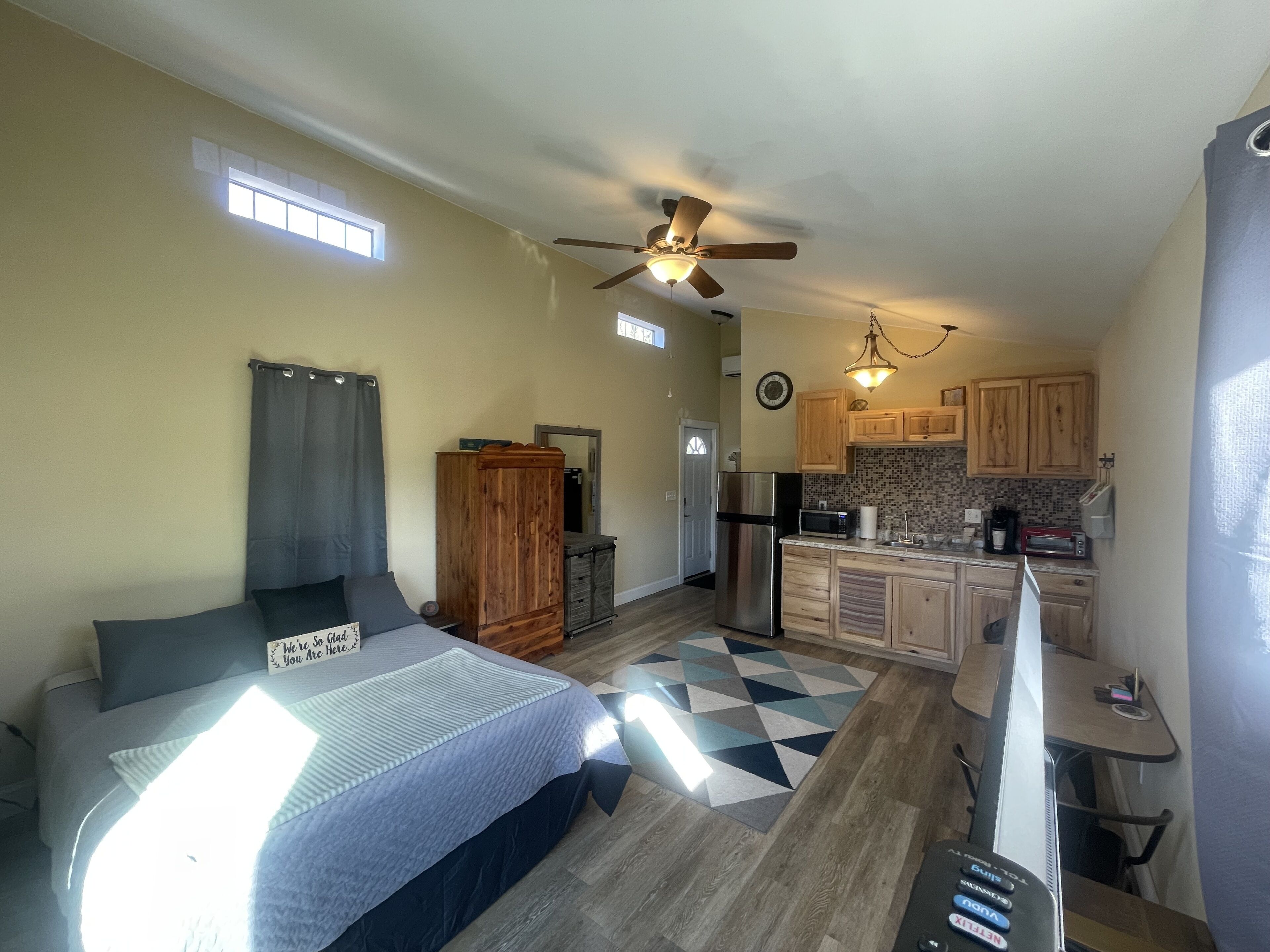 Guest House close to Biltmore and Downtown AVL--Great for Couples!