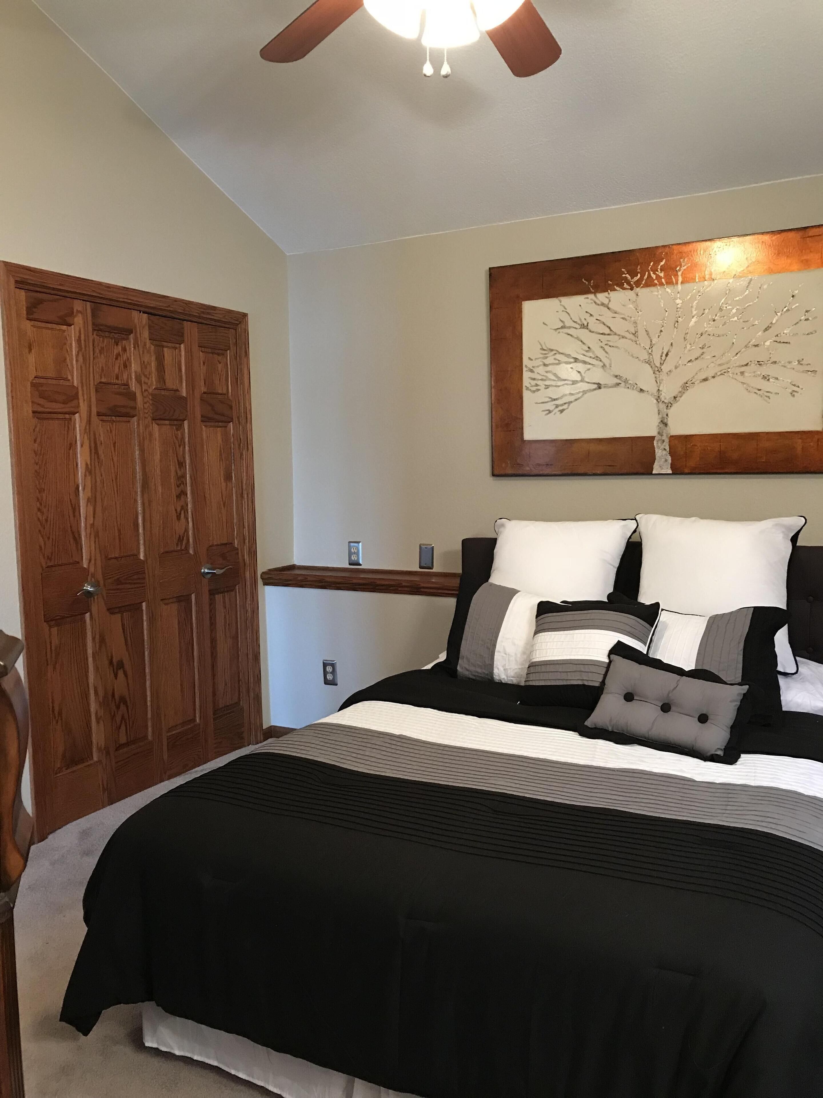 Lakefront House w/ Beautiful View – Sleeps 10