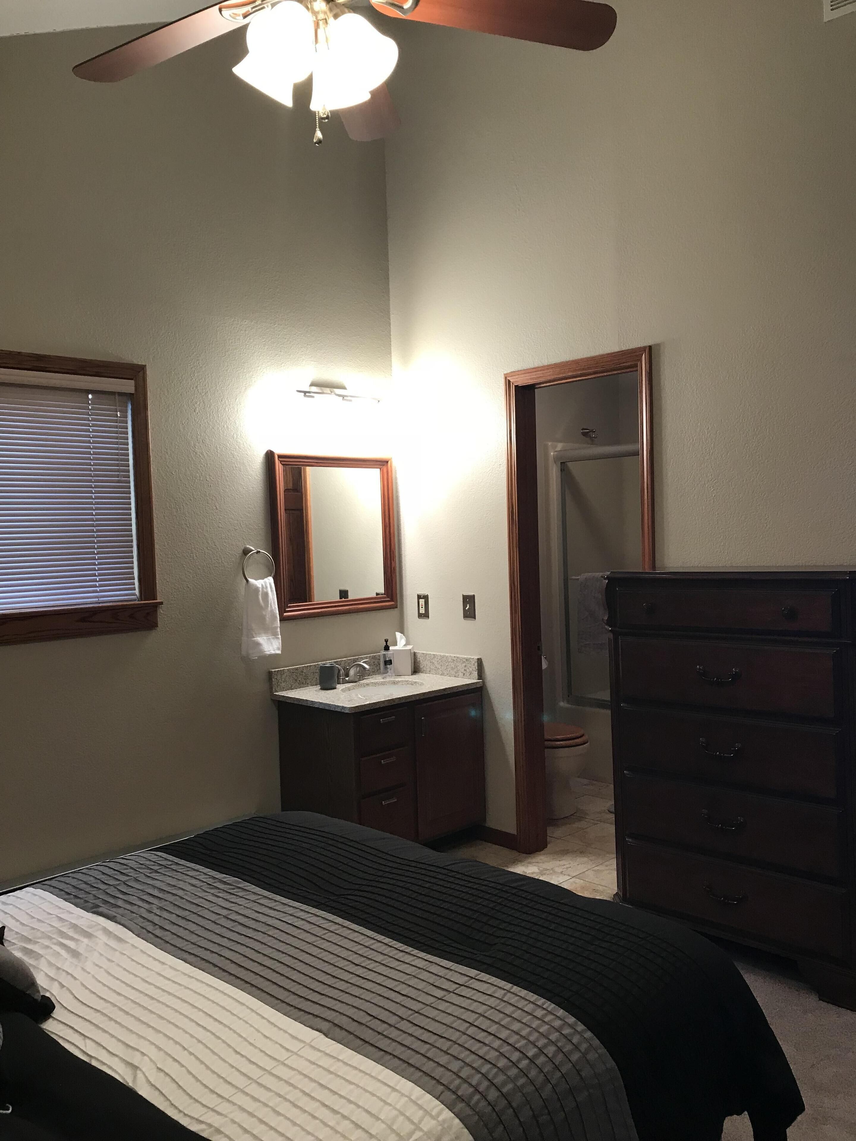 Lakefront House w/ Beautiful View – Sleeps 10