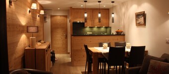 4 * apt ved foten av bakkene (2150m), 2 balkonger, 2 TVer, soverom og badhøyttalere