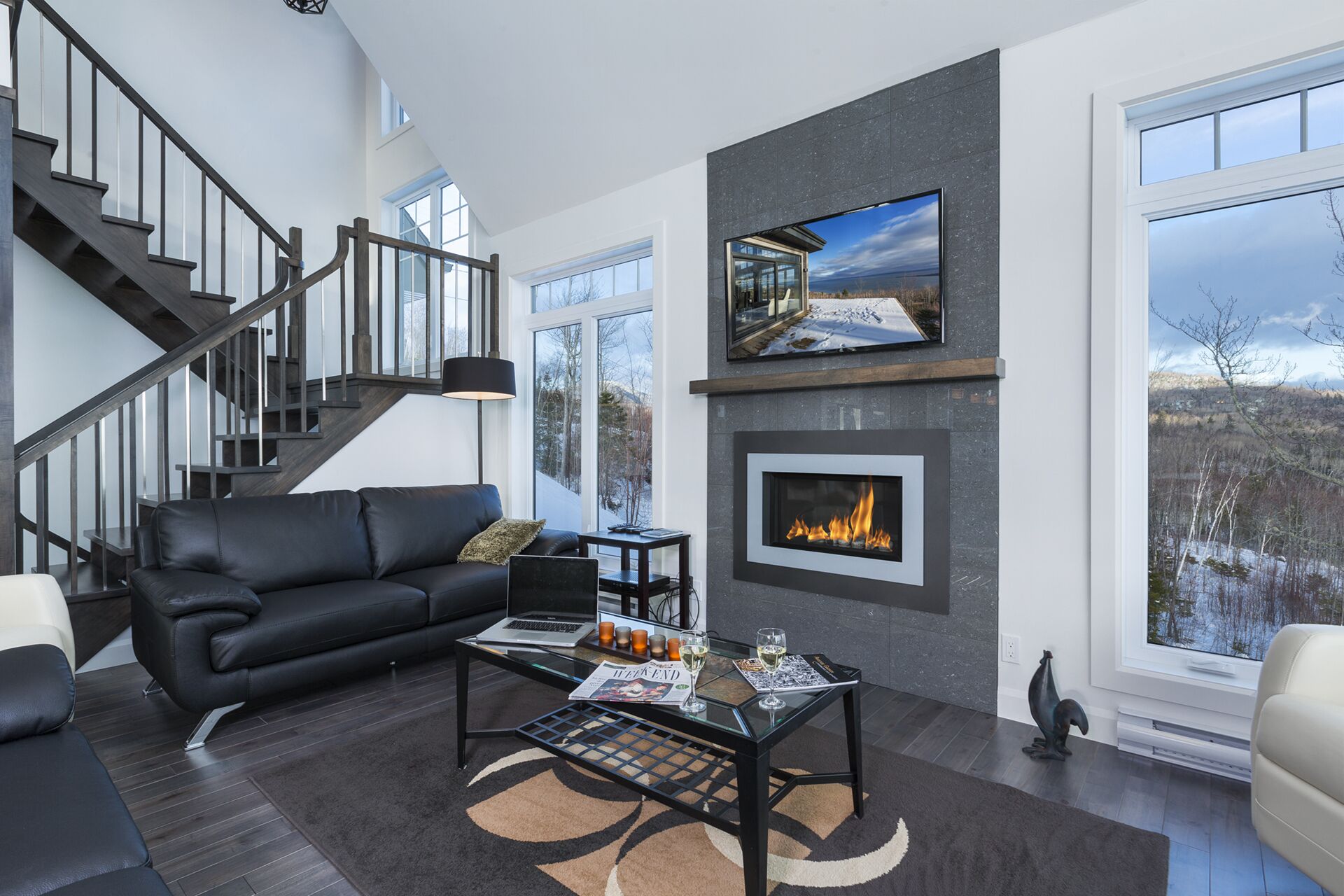 Prestigious 5 Bedroom Vacation Home Offering Stunning Views Of St-Lawrence River