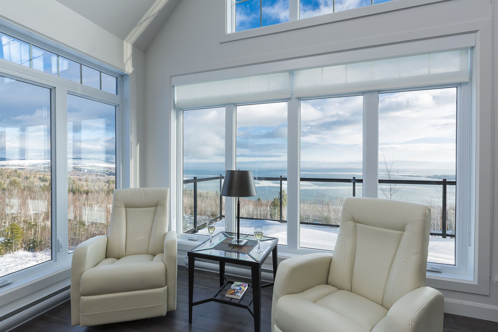 Prestigious 5 Bedroom Vacation Home Offering Stunning Views Of St-Lawrence River