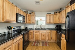 Fridge, microwave, oven, stovetop - Laid-Back Beach Vibes, 4 Decks! (Surfside Beach)