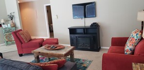 Smart TV, DVD player - Waterfront Paradise has a Reserved Boat Slip, Overlooks the Pool & the Canal (Corpus Christi)