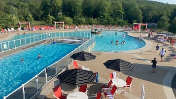 Piscine couverte, piscine extérieure