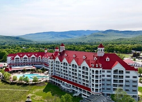 River Walk Resort at Loon studio, kitchenette, balcony, mount, river view, 5 fl