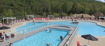 River Walk Resort at Loon studio, kitchenette, balcony, mount, river view, 5 fl