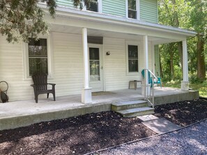 Terrace/patio - Creek Side Home-Fly Fishing, Nature Walks (Boiling Springs)