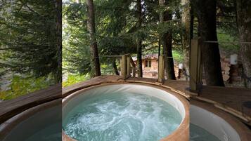 Bain à remous extérieur