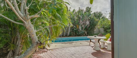 Piscina all'aperto, una piscina riscaldata