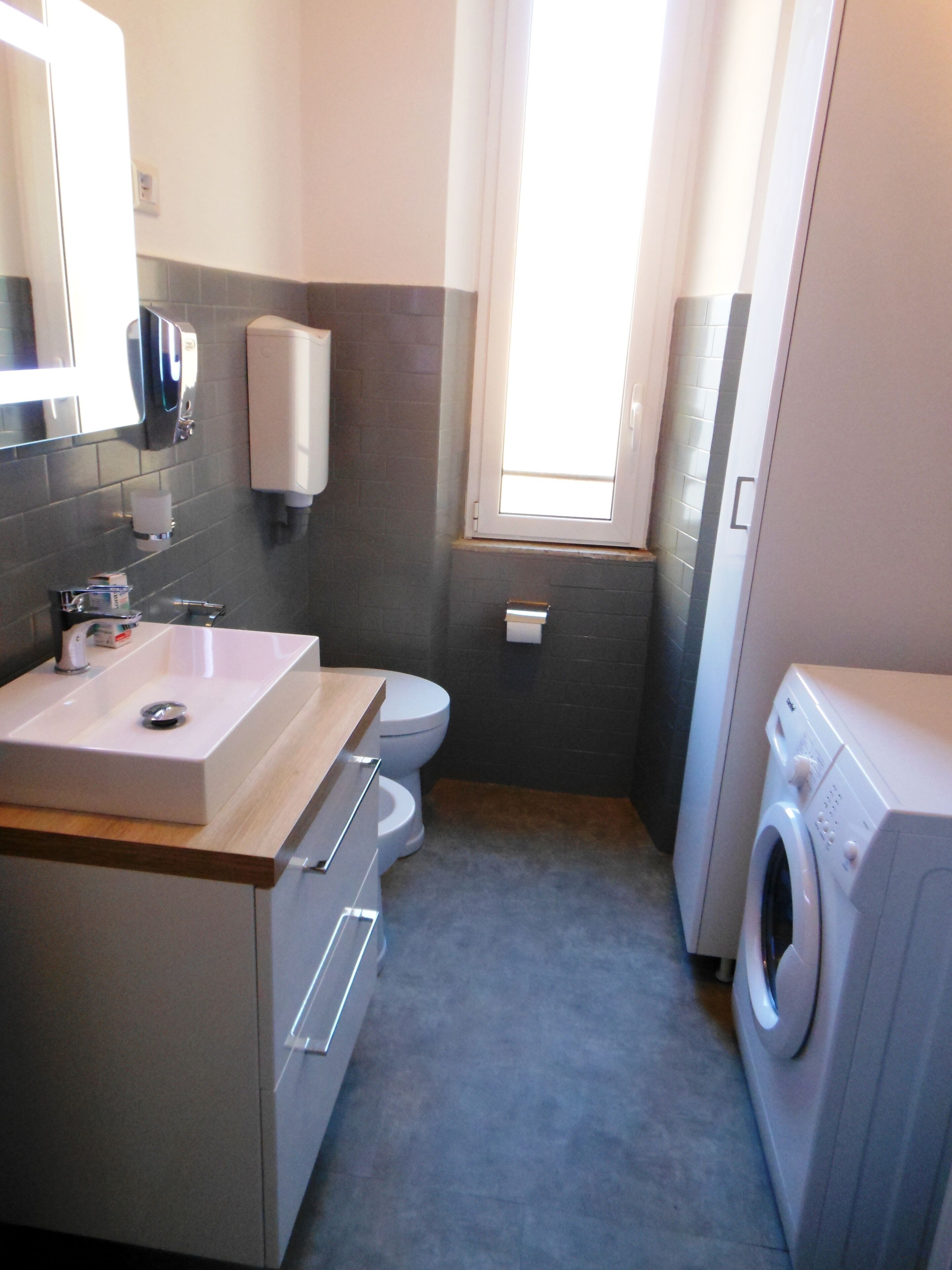 Dusche, Haartrockner, Bidet, Handtücher