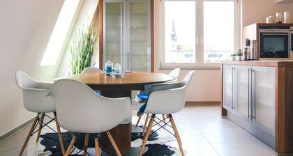 Stadtturm über den Dächern Regensburgs