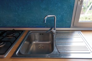 Fridge, microwave, oven, stovetop - Penthouse a few steps from the sea between the Circeo and Terracina (Terracina)