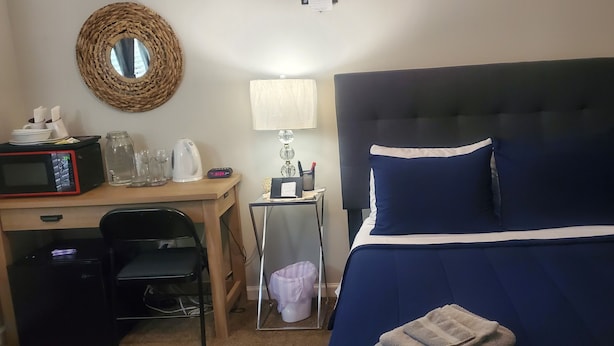 Unclassified image, 1 of 7, button - Bed and Breakfast nightly stays rooms available. (Riverdale)
