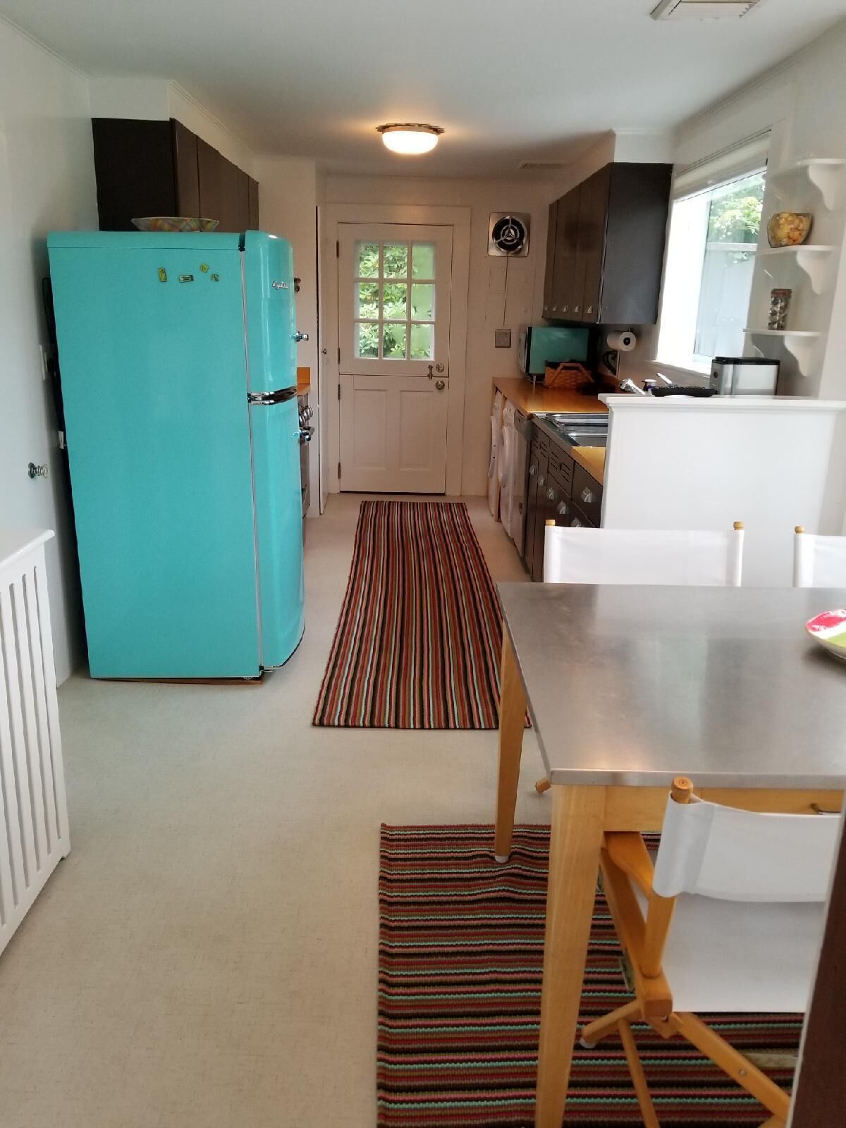 
Enjoy the Sunset Over Salt Pond. Walk to Beach. Pets welcome. Kayaks/SUP/Bikes