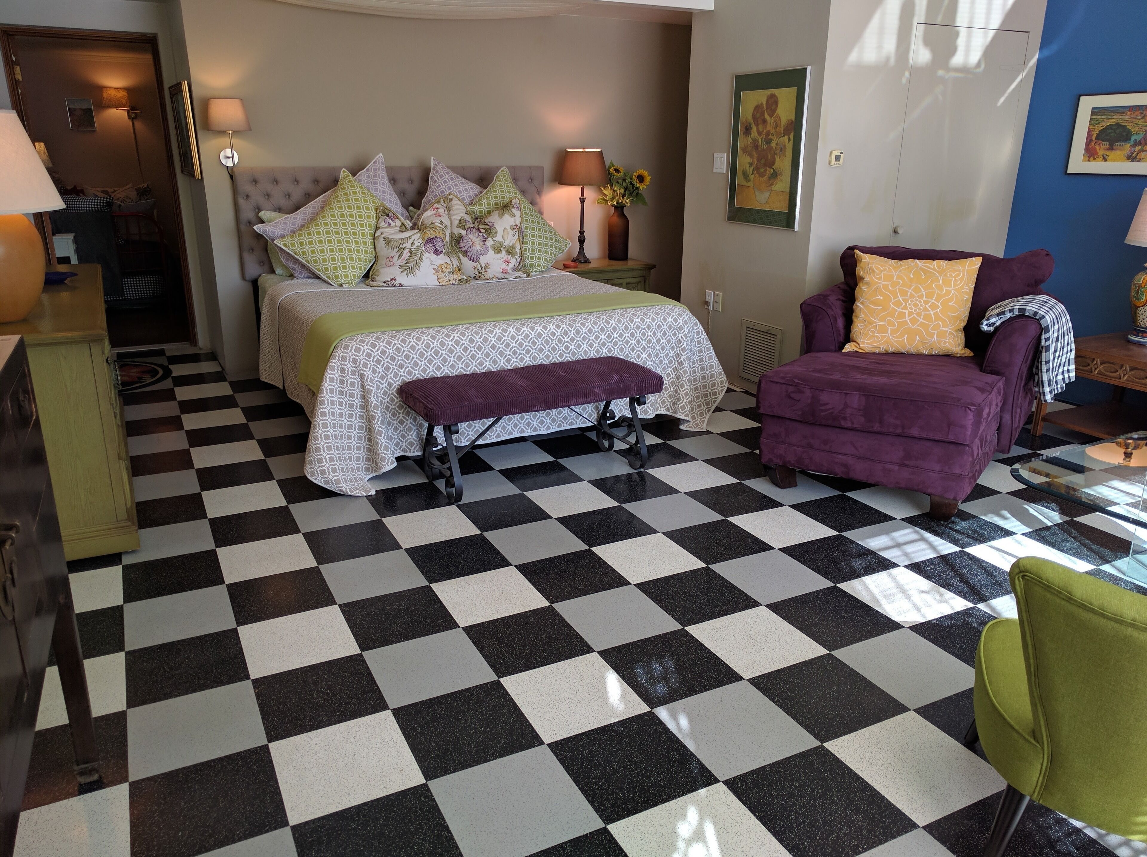 COMFORTABLE MIDTOWN APARTMENT IN PRIVATE HOME