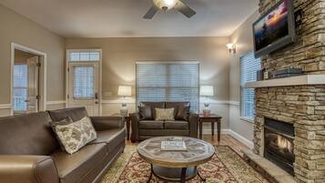 电视、壁炉、桌上足球