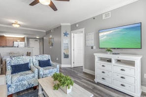 Smart TV, Netflix, DVD player, streaming services