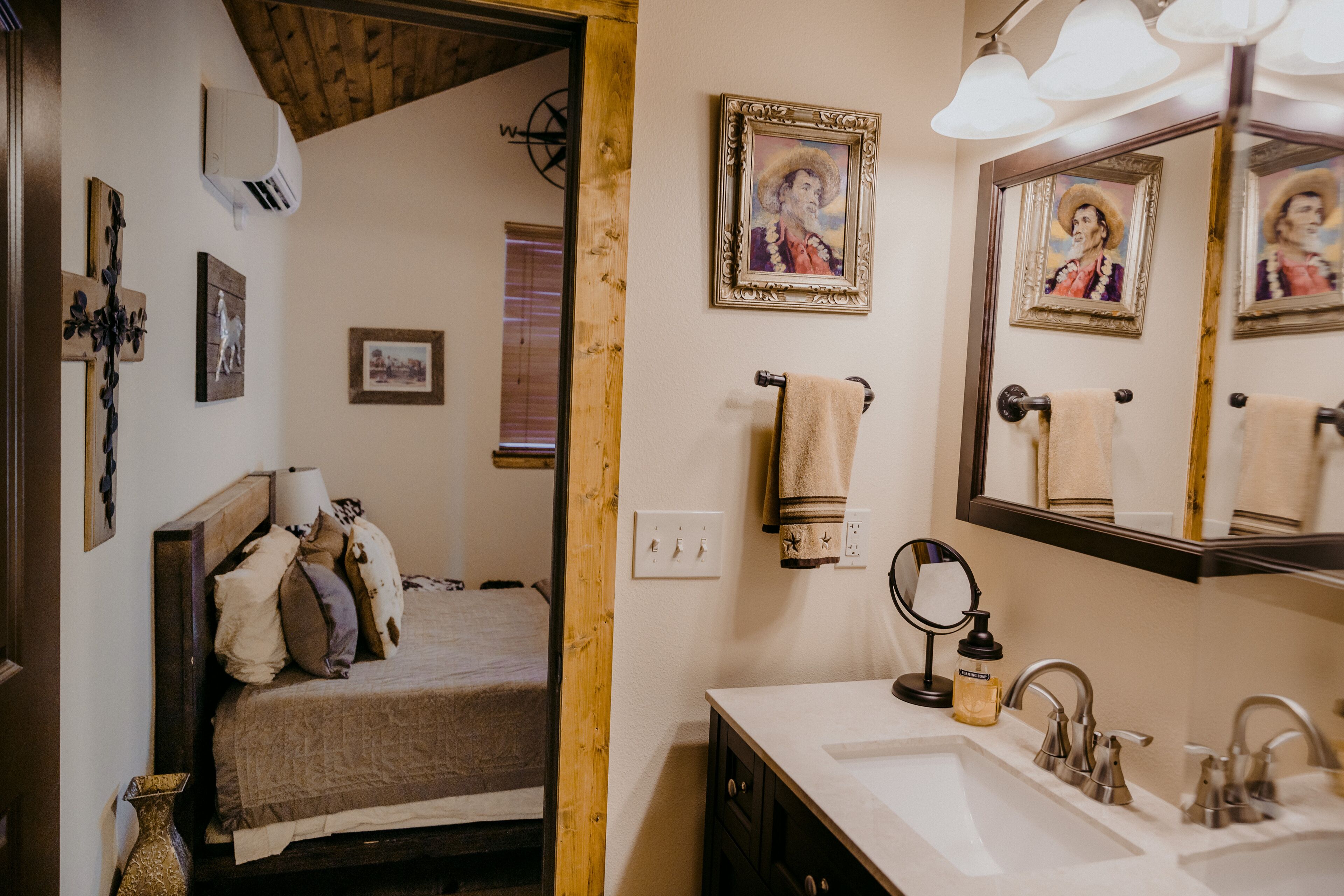 Gaucho Room- Estable Building - Asante Lodging & Events